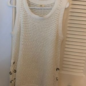 Cute Sleeveless Sweater Tunic White Sz L  NWOT